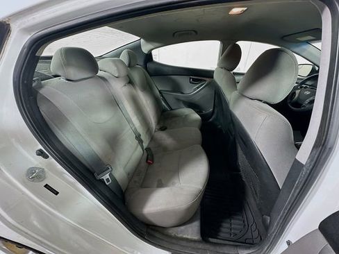 Used 2014 Hyundai Elantra SE image 24