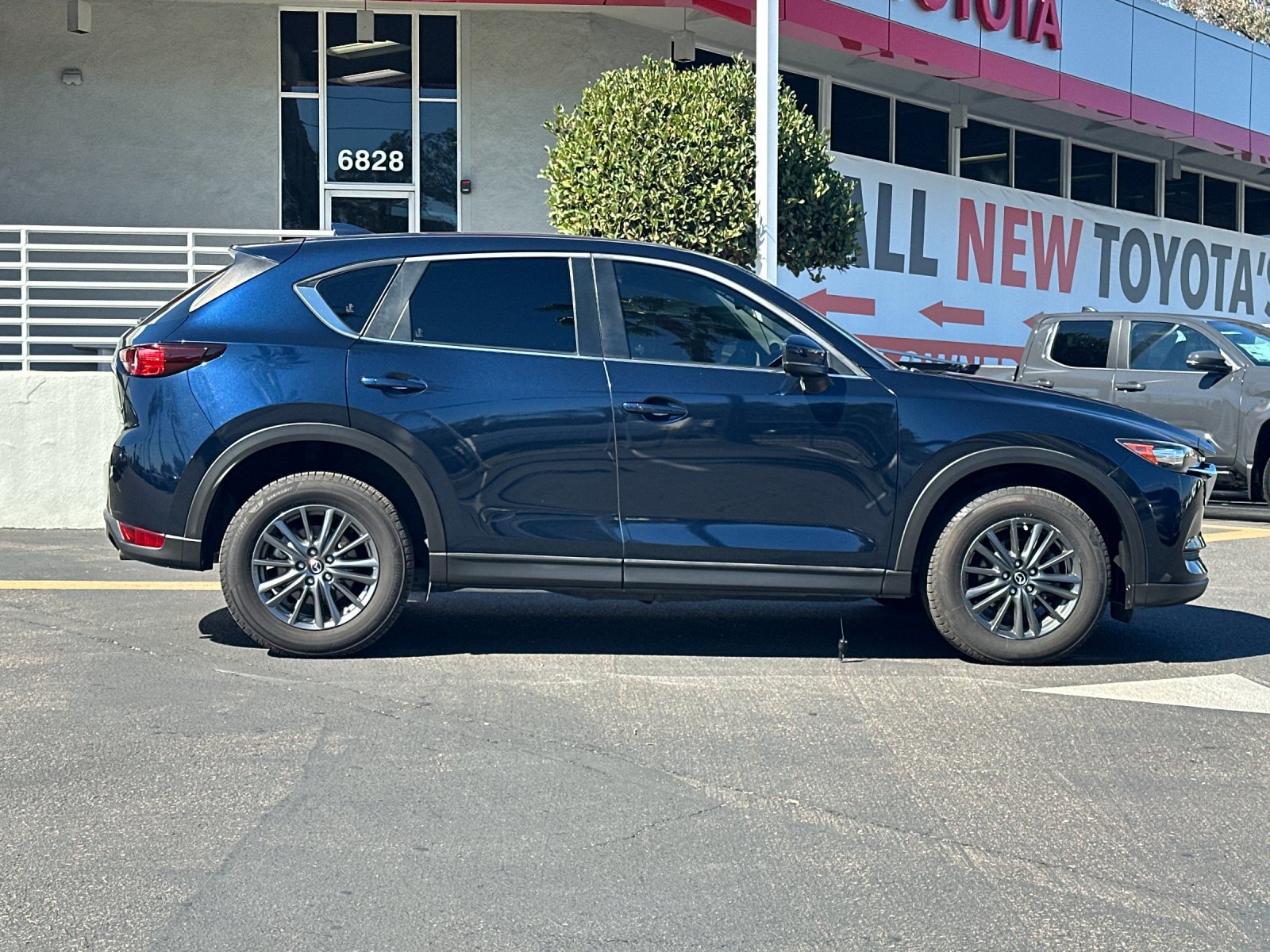 Used 2019 MAZDA CX-5 Touring FWD image 6