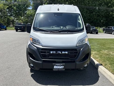 Used 2025 RAM ProMaster 2500 w/ Convenience Group FWD image 3