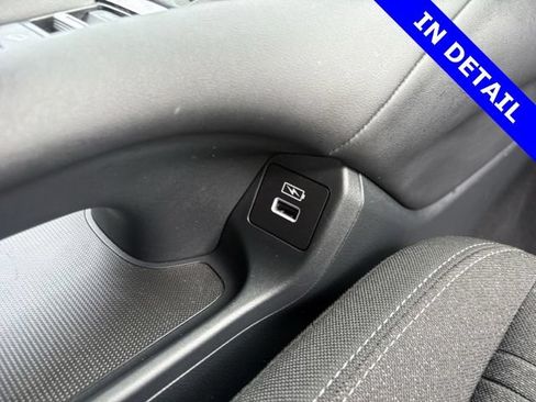Certified 2023 Honda HR-V LX image 28