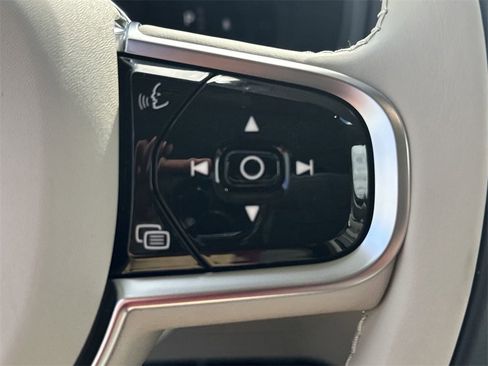 New 2025 Volvo XC90 B6 Plus w/ Protection Package Premier image 18