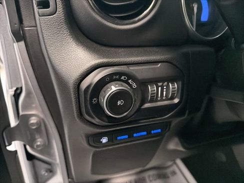 Used 2021 Jeep Wrangler Unlimited Sahara AWD/4WD image 18