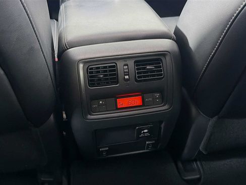 Used 2015 Nissan Pathfinder Platinum AWD/4WD image 25