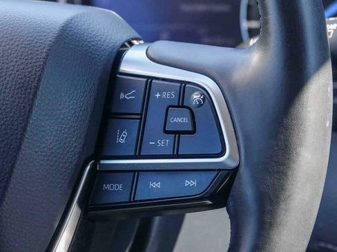 Used 2021 Toyota Highlander XLE image 13