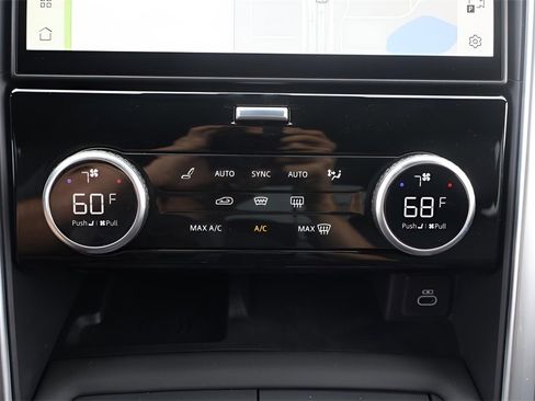 New 2025 Land Rover Discovery S image 26