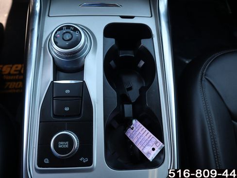 Used 2022 Ford Explorer XLT w/ Equipment Group 202A image 27