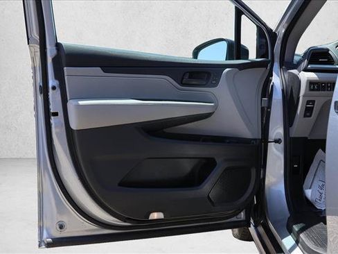 Used 2024 Honda Odyssey EX-L image 12