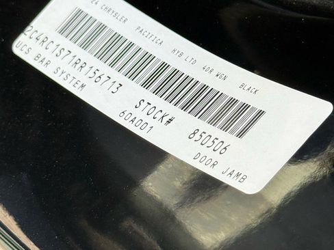 Used 2024 Chrysler Pacifica Select image 34