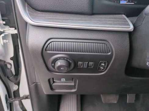 Used 2024 Jeep Wagoneer Series II w/ Flexible Seating Group RWD image 16