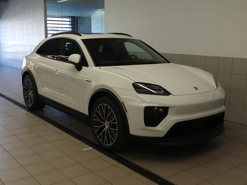 Used 2024 Porsche Macan 4 Electric image 7