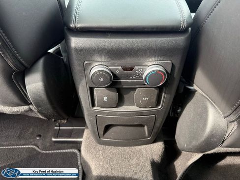 Certified 2022 Ford Explorer XLT w/ Equipment Group 202A image 29