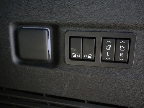Used 2022 Chevrolet Suburban RST w/ Sport Performance Package AWD/4WD image 34
