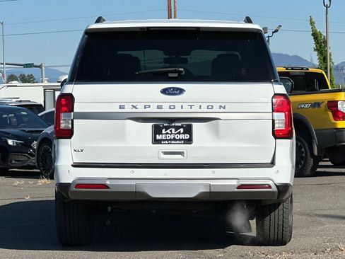 Used 2024 Ford Expedition XLT AWD/4WD image 5