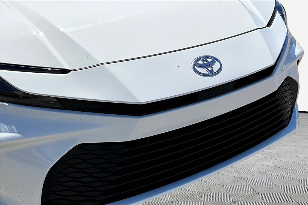 Used 2025 Toyota Camry LE FWD image 33
