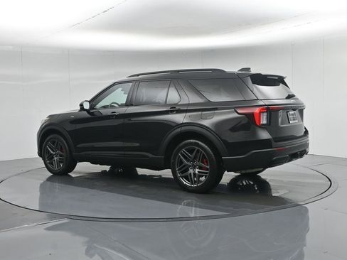 Used 2025 Ford Explorer ST-Line w/ ST-Line Street Pack image 7
