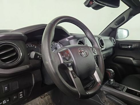 Used 2023 Toyota Tacoma TRD Off-Road w/ TRD Premium Off Road Package image 15