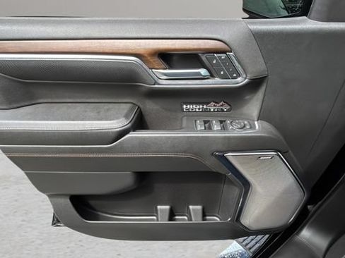 Used 2024 Chevrolet Silverado 1500 High Country w/ High Country Premium Package AWD/4WD image 17