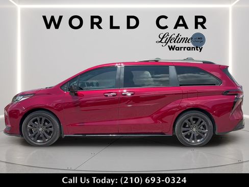 Used 2025 Toyota Sienna XSE FWD image 6