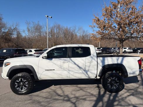Used 2019 Toyota Tacoma TRD Off-Road image 4