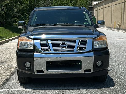 Used 2014 Nissan Titan SV image 3