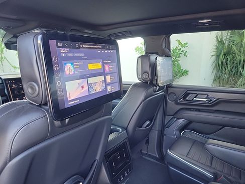 Used 2025 GMC Yukon AT4 Ultimate image 16