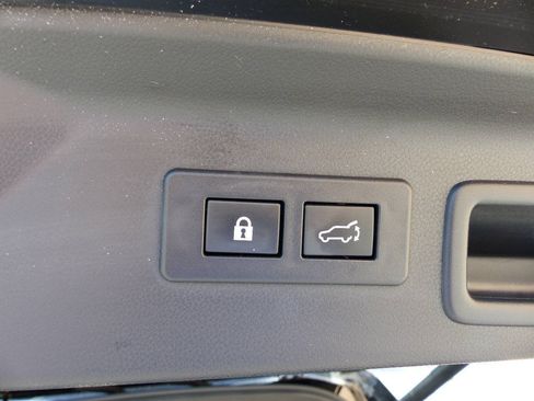 Used 2025 Subaru Forester Premium AWD/4WD image 47