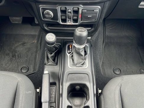 Used 2021 Jeep Wrangler Unlimited Sport w/ Sun And Sound Package AWD/4WD image 18