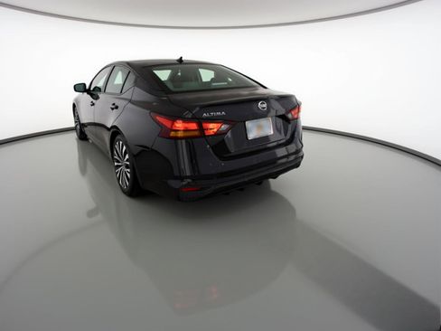 Used 2025 Nissan Altima 2.5 SV FWD image 6