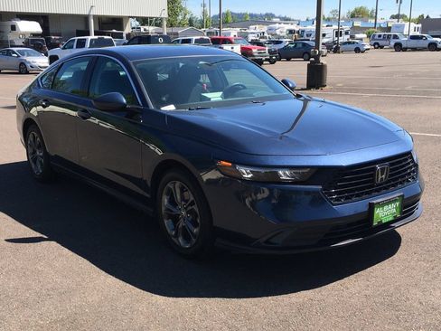 Used 2023 Honda Accord EX image 8
