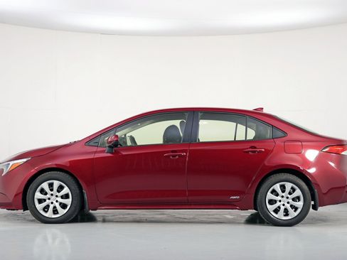 Used 2025 Toyota Corolla LE image 8