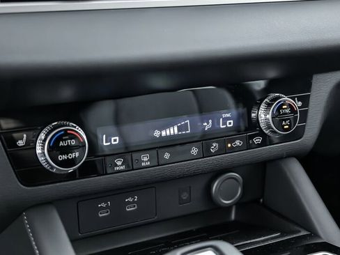 New 2025 Mitsubishi Outlander AWD image 24