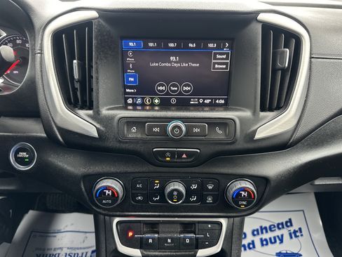 Used 2022 GMC Terrain SLE w/ Driver Convenience Package image 25