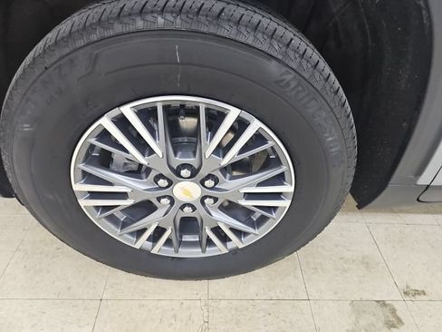 Used 2025 Chevrolet Traverse LT AWD/4WD image 19