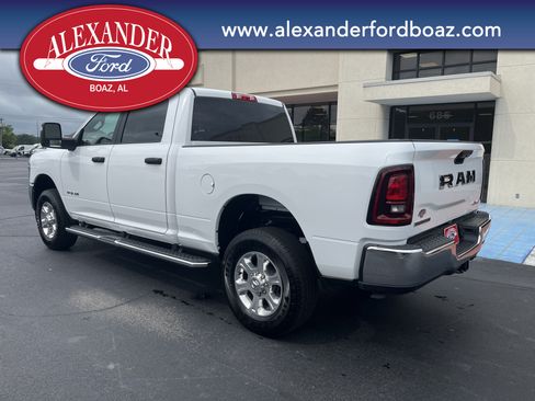 Used 2026 RAM 2500 Big Horn AWD/4WD image 2
