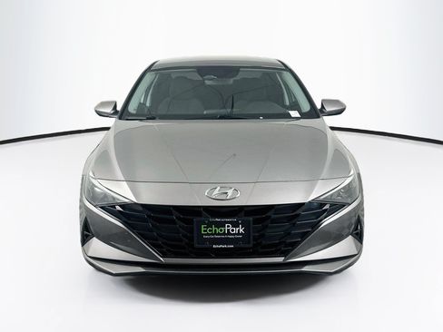 Used 2023 Hyundai Elantra SEL FWD image 2