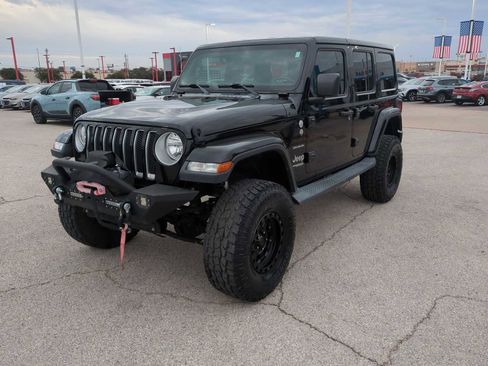Used 2018 Jeep Wrangler Unlimited Sahara image 4