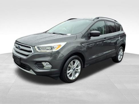 Certified 2017 Ford Escape SE w/ Equipment Group 201A image 2