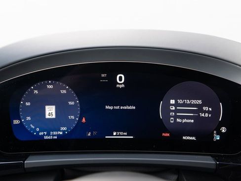 Certified 2025 Porsche Macan Electric image 25