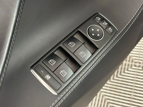 Used 2020 Tesla Model S Long Range Plus image 38