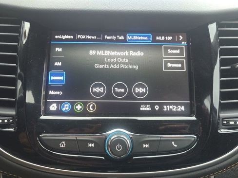 Used 2022 Chevrolet Trax LT w/ LT Convenience Package image 18