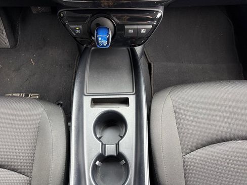 Used 2019 Toyota Prius L Eco w/ Carpet Mat Package image 21