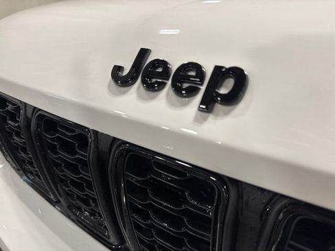 Used 2023 Jeep Grand Cherokee L Laredo AWD/4WD image 35