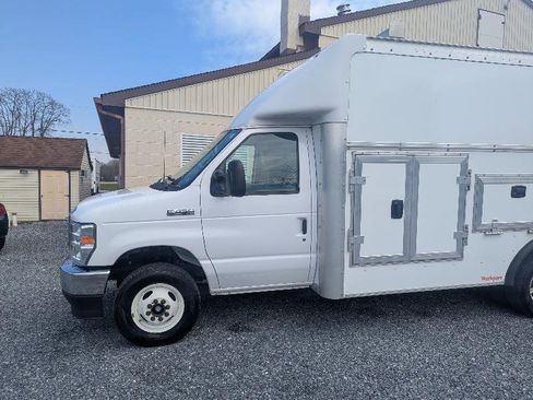 Used 2025 Ford E-450 and Econoline 450 Super Duty w/ Power Equipment Group image 2