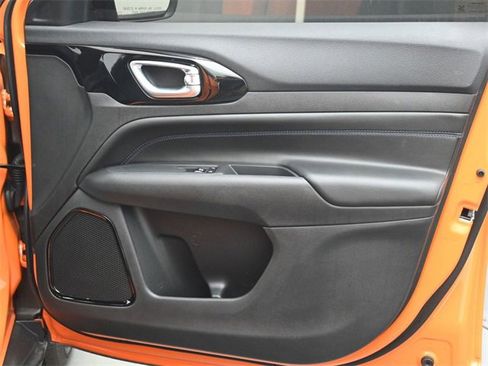 New 2026 Jeep Compass Latitude w/ Mopar Graphics Package image 15