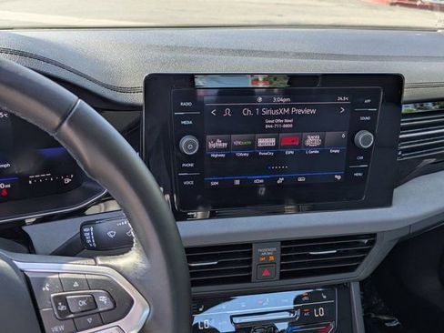 Used 2025 Volkswagen Jetta SE image 19