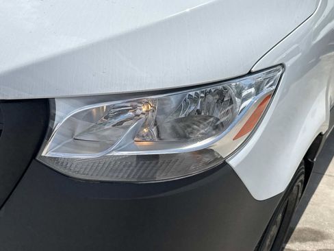 Used 2025 Mercedes-Benz Sprinter 2500 image 16