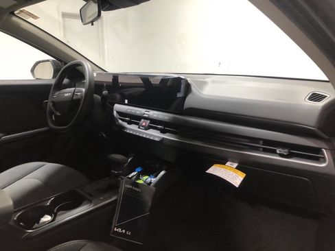New 2025 Kia K4 LX image 13