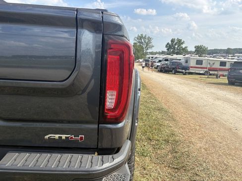 Used 2020 GMC Sierra 1500 AT4 w/ AT4 Premium Package AWD/4WD image 14