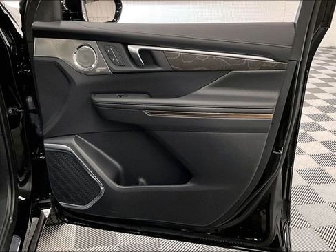 Used 2025 Buick Enclave Avenir w/ Trailering Package, 5000 lbs. image 19