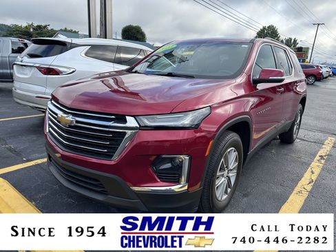 Used 2023 Chevrolet Traverse LT image 1